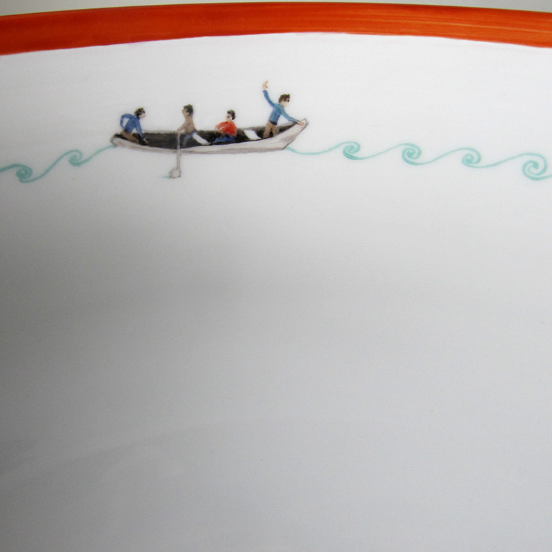 Detailansicht mit kleinem Boot auf großer Gemüseschüssel als Porzellanmalerei