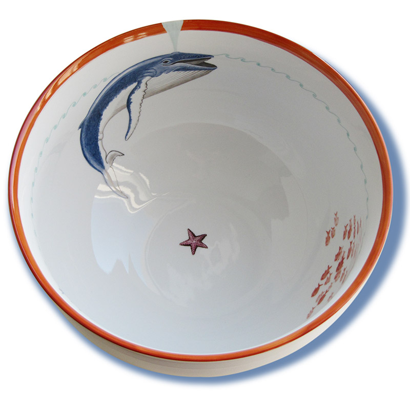 Ansicht von oben: Wal auf großer Gemüseschüssel als Porzellanmalerei