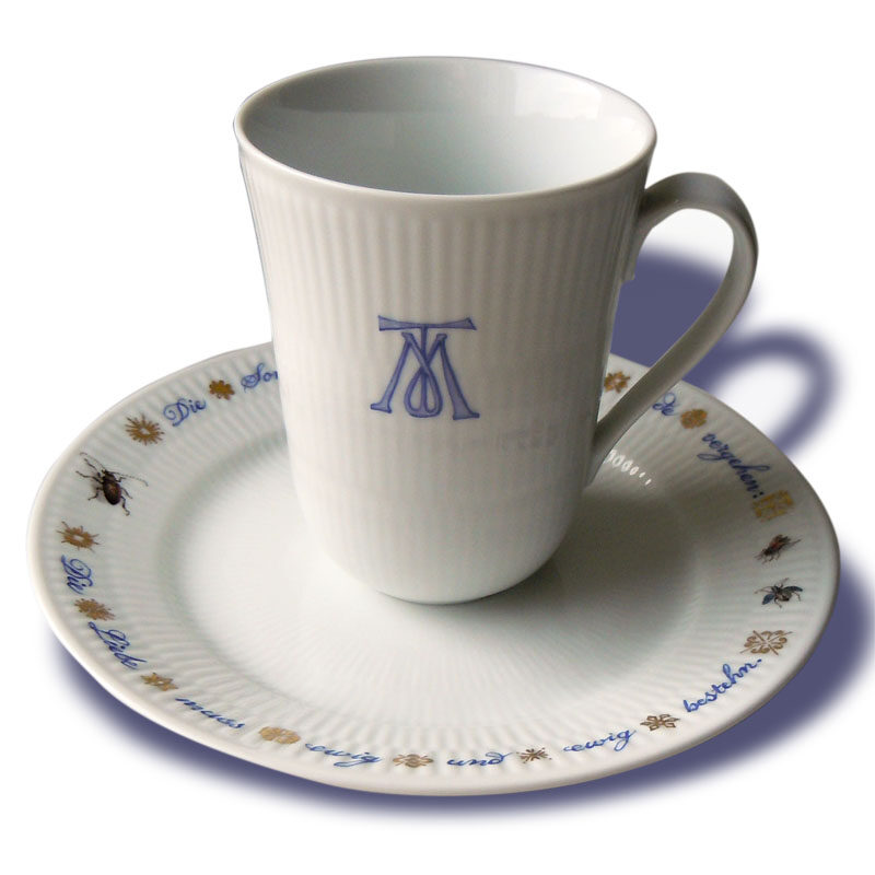 Monogramm MT und Schrift und Insekten