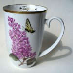 Tasse mit Flieder