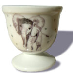 Elefantenkind auf Eierbecher umgesetzt