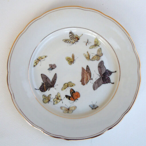 Schmetterlinge auf einem Teller